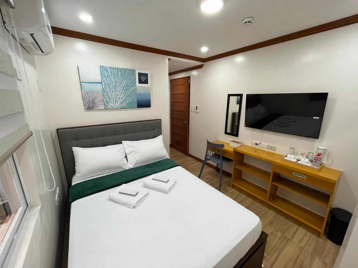 The Legacy Hotel Tayabas Exterior photo
